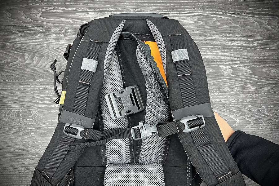 TRIDENT-21 straps, mesh back panel, lumbar pad and sternum strap.