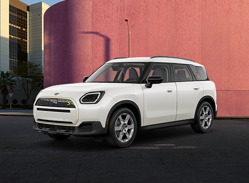 A MINI Countryman with a '2024 IIHS Top Safety Pick' banner 