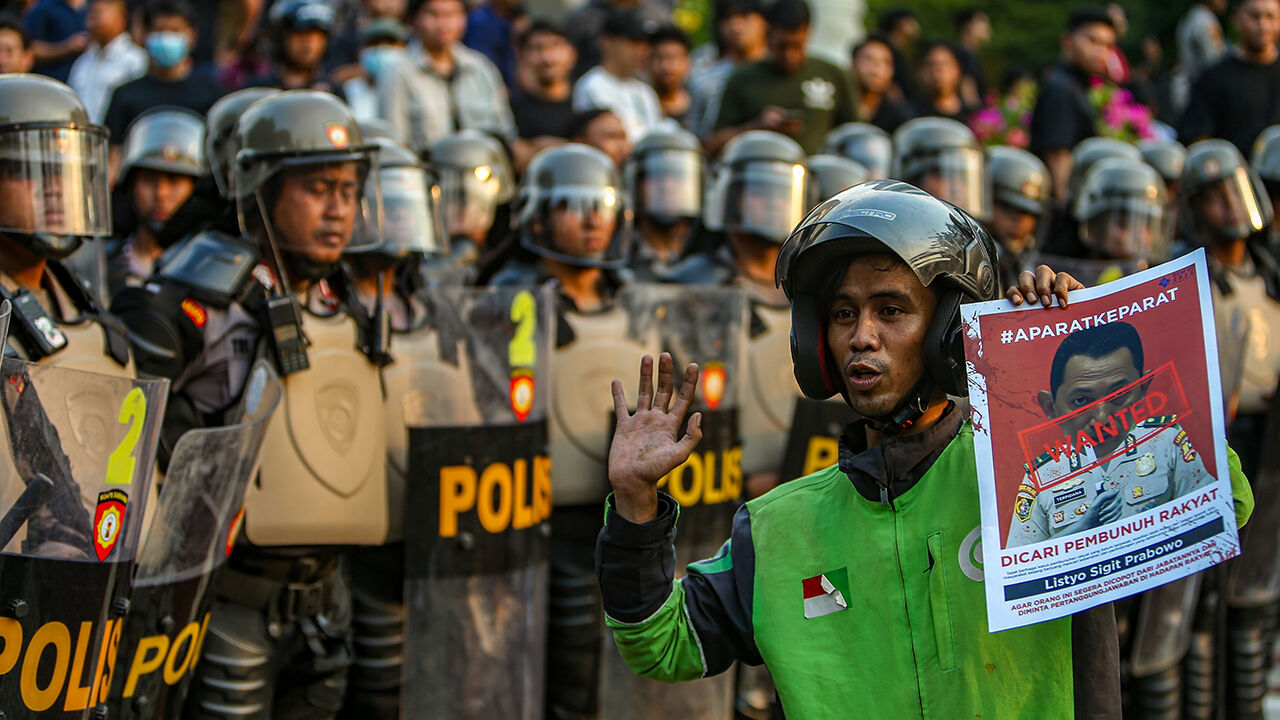 A crowd stages a demonstration in front of the Metro Jaya Regional Police Headquarters in Jakarta, Indonesia