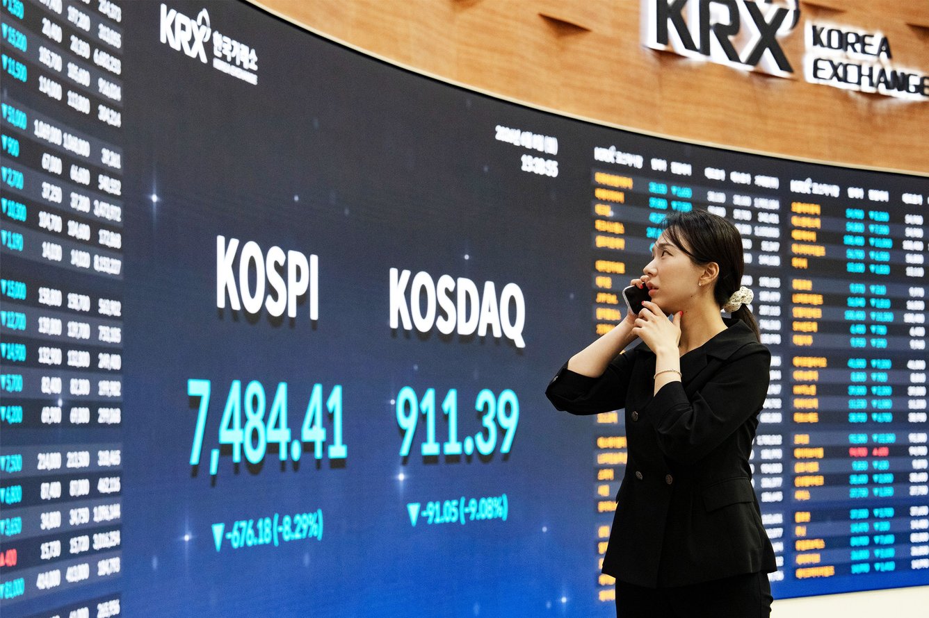 A person examining the KOSPI Index