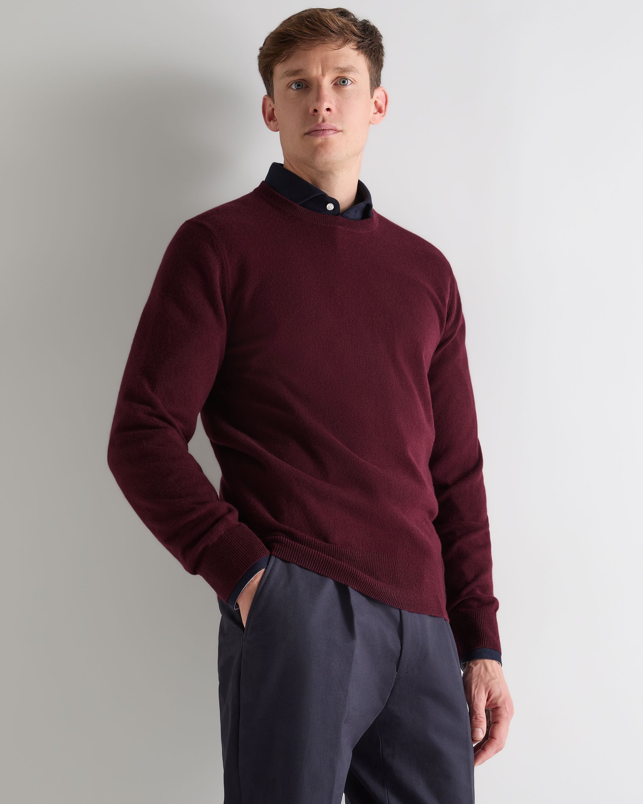 Image of Men's Oxford Round Neck Cashmere Sweater Bordeaux Red