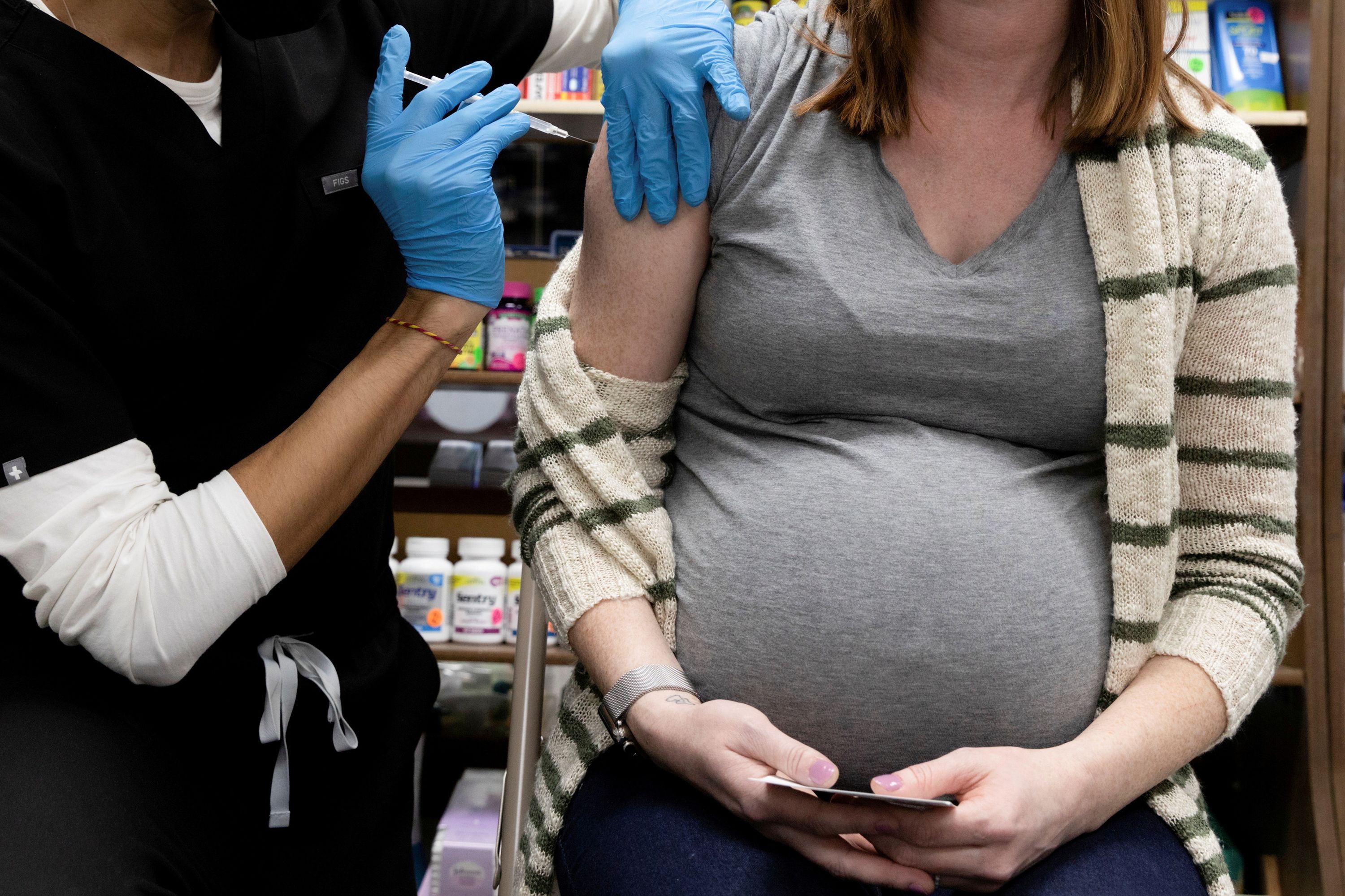 Pregnant woman receives Covid-19 vaccine