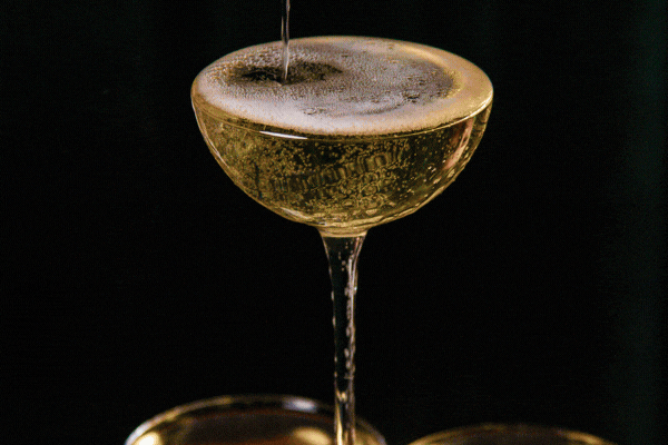 From Champagne Shoeys and vintage-style Punch Bowls made for sharing, to freshly shucked oysters, the indulgent Baller Board, or our seamless Feed Me Menu for groups.