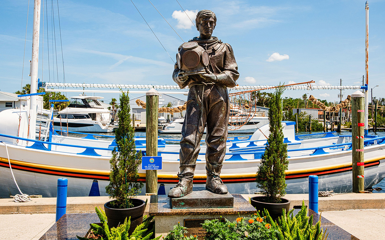 Statue of a sponge diver in Tarpon Springs, Florida