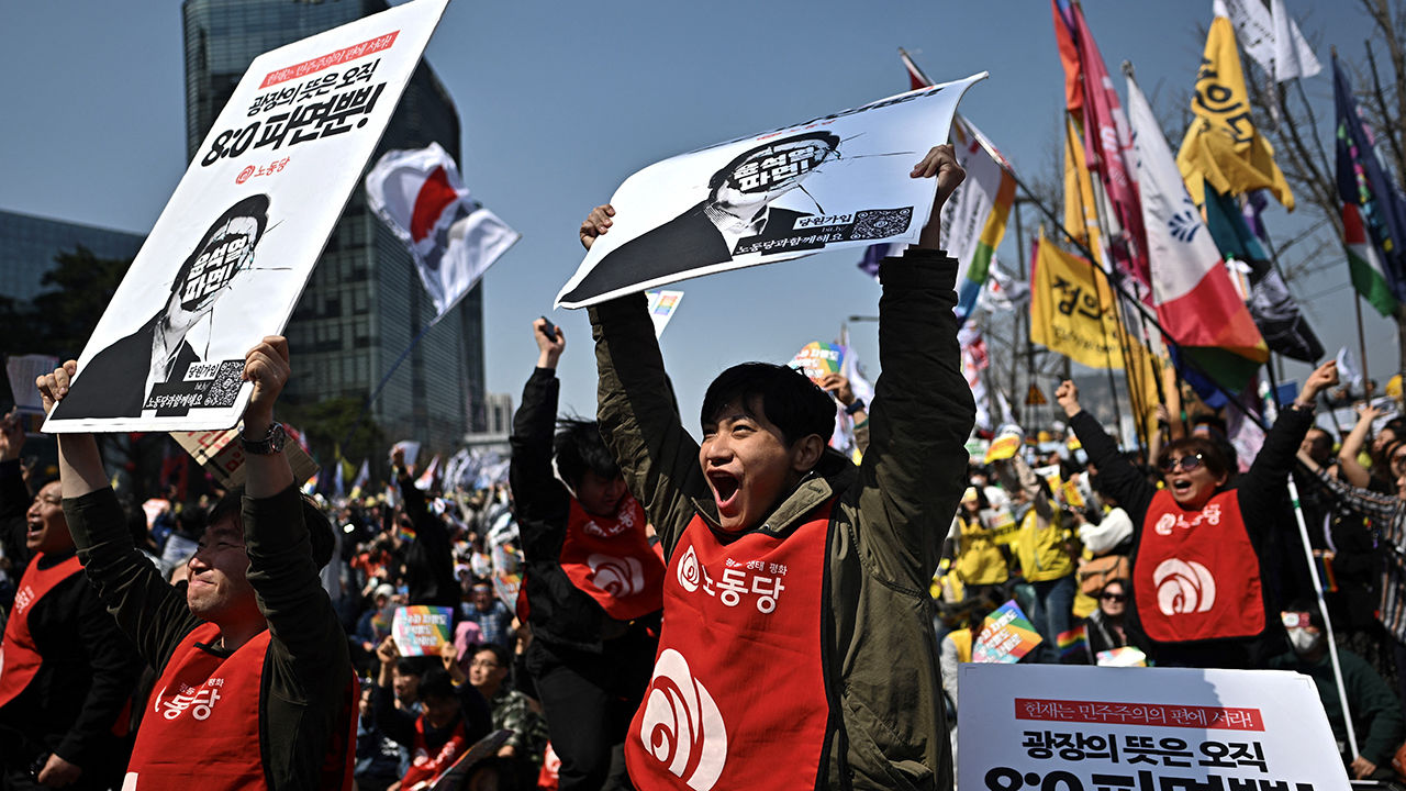 Anti Yoon protesters celebrate the announcement of The South Korea president's impeachment