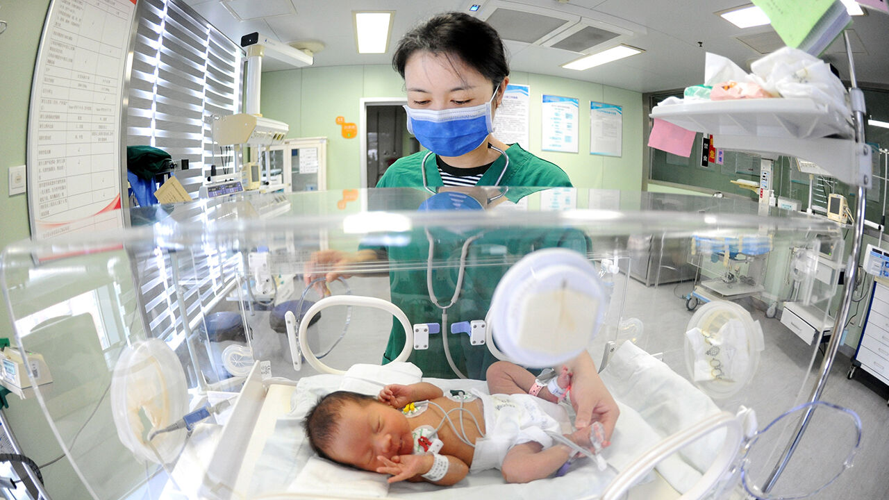 A doctor examines a newborn baby in a hospital in China