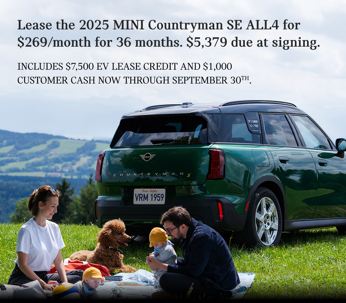 MINI Countryman  SE ALL4 on a hill