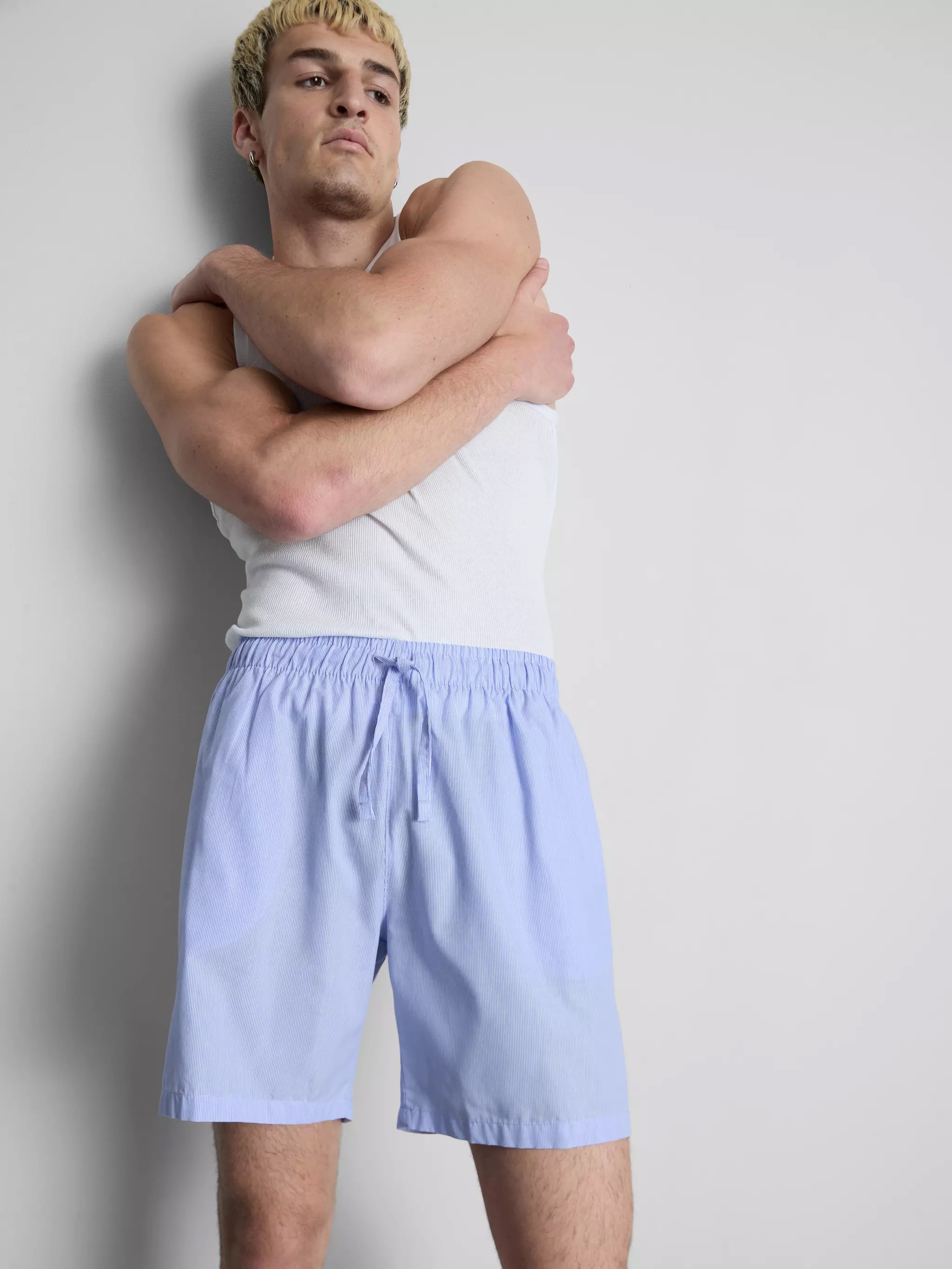 Man wearing a Woven Shorts