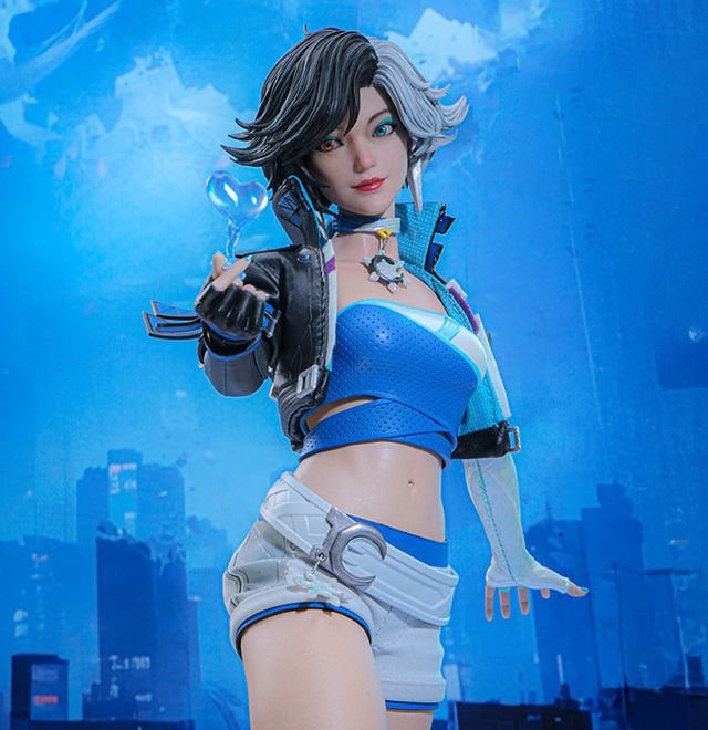 Luna Snow (Special Edition) Sixth Scale Figure