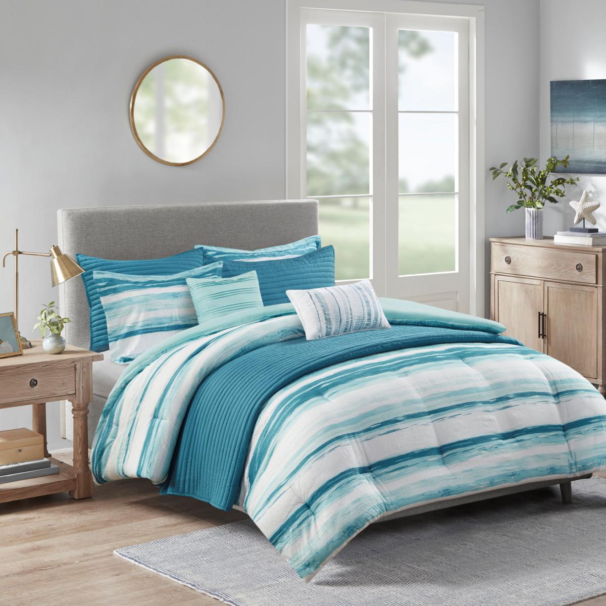 Madison Park Marina 8-pc Seersucker Comforter/Coverlet Set - K/Cal K