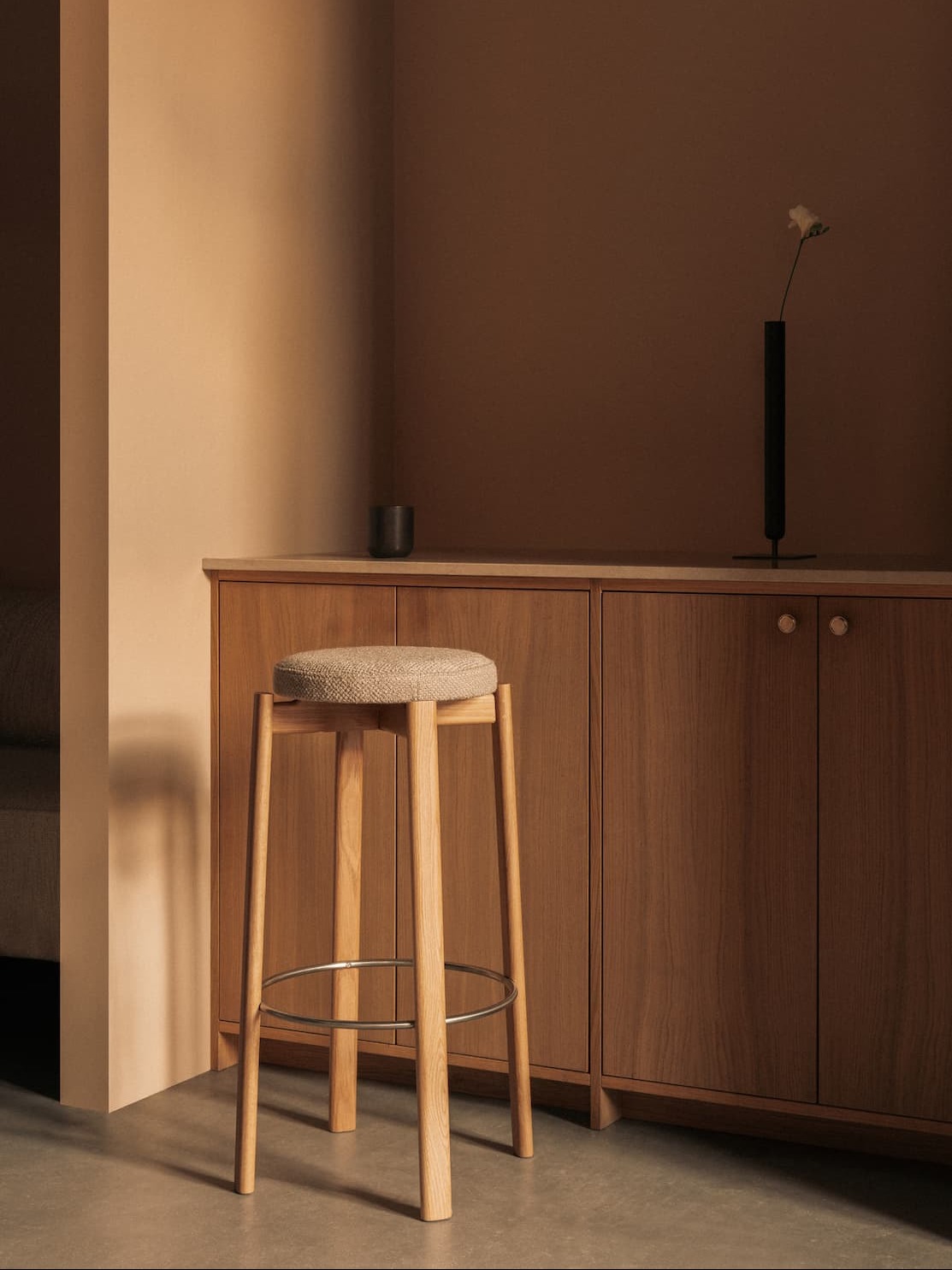 Passage bar stool