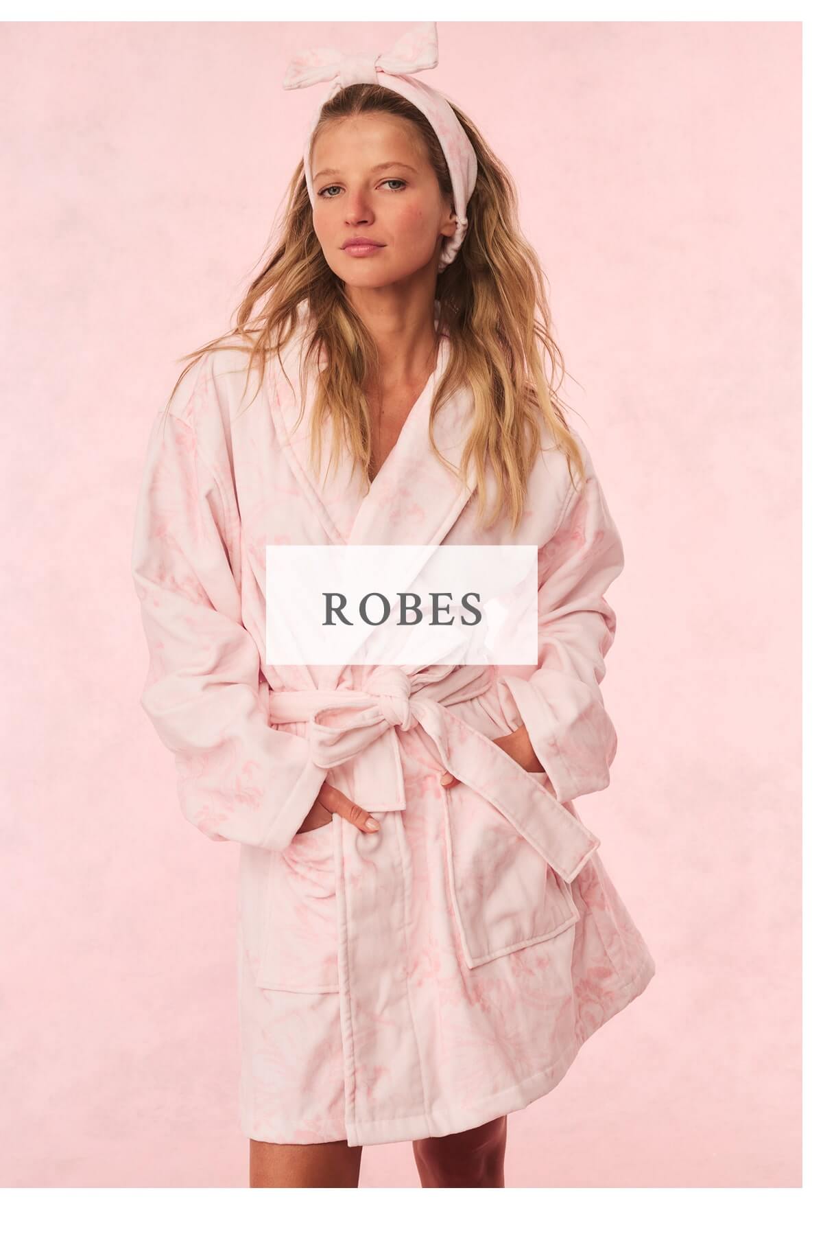 <ROBES>
