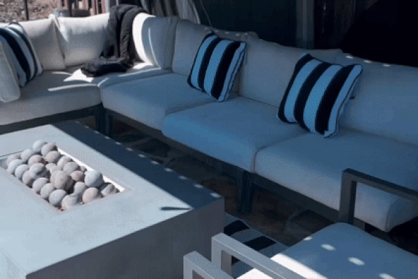 _03 OuterCloud™ Indulge in the luxurious comfort of our OuterCloud cushions. Crafted from the same memory foam found in luxury mattresses, our multi-layered OuterCloud cushions provide the ideal balance of sink and support.