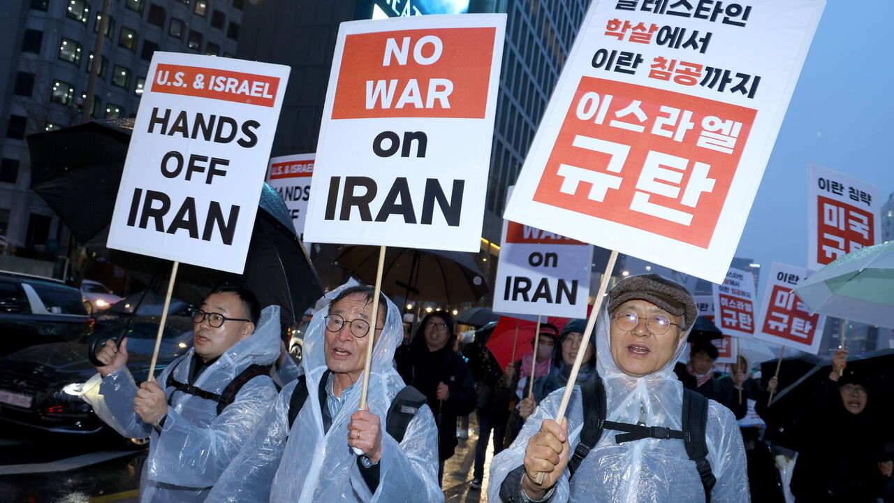 People Protest Against Trump And US In Seoul