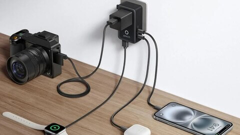 Finally, Someone Made a Cheap Travel Charger That Doesn’t Suck