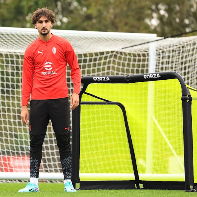 AC Milan training with the FORZA ALU50 folding POD soccer goals.