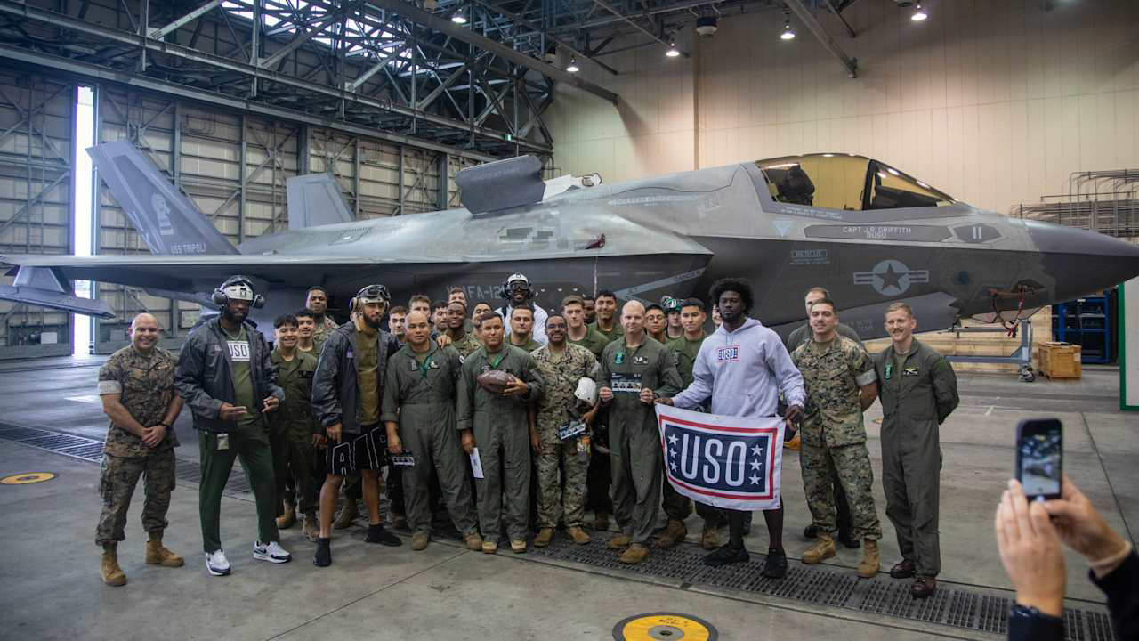 Atlanta Falcons with U.S. service members