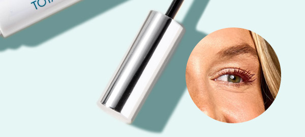 Zoomed in on model wearing brown shade