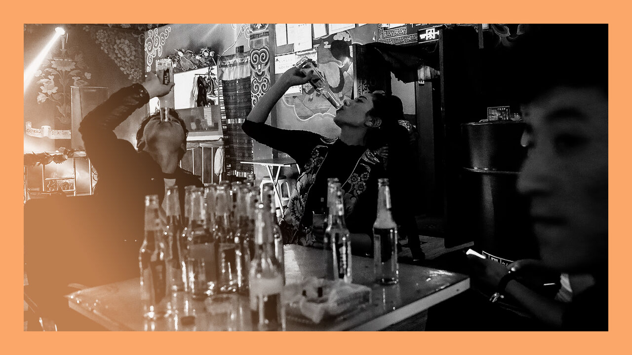 People drinking beer in a bar. 
