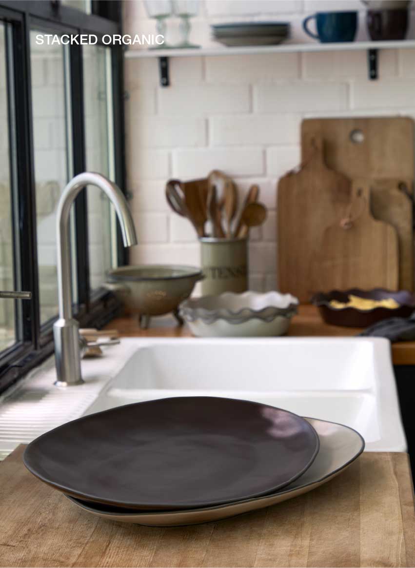 Block of four photographs of Ecogres collections: Marrakesh, with a brown lidded oven dish and a plate with gazpacho; Arenito, with a pink and beige bowl with fruit and granola; Stacked Organic, with dark brown plates by a sink; and Scotia, with white and beige lidded jars on a kitchen counter