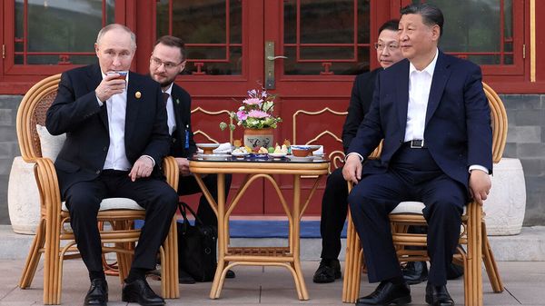  Russia's President Vladimir Putin and China's President Xi Jinping hold an informal meeting at Zhongnanhai leadership compound in Beijing on May 16, 2024. 