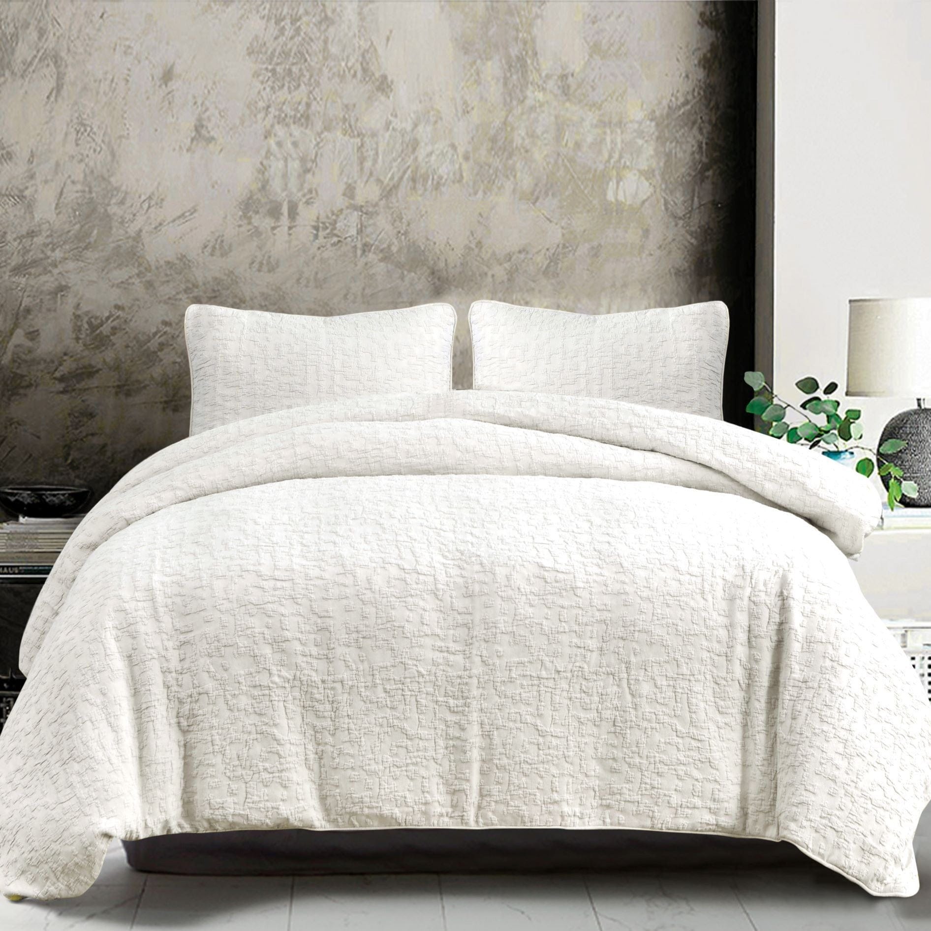 Image of Porto Matelassé Bedding Set