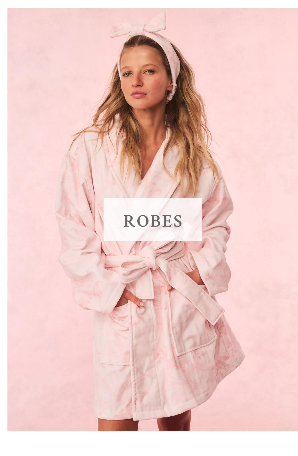 <ROBES>