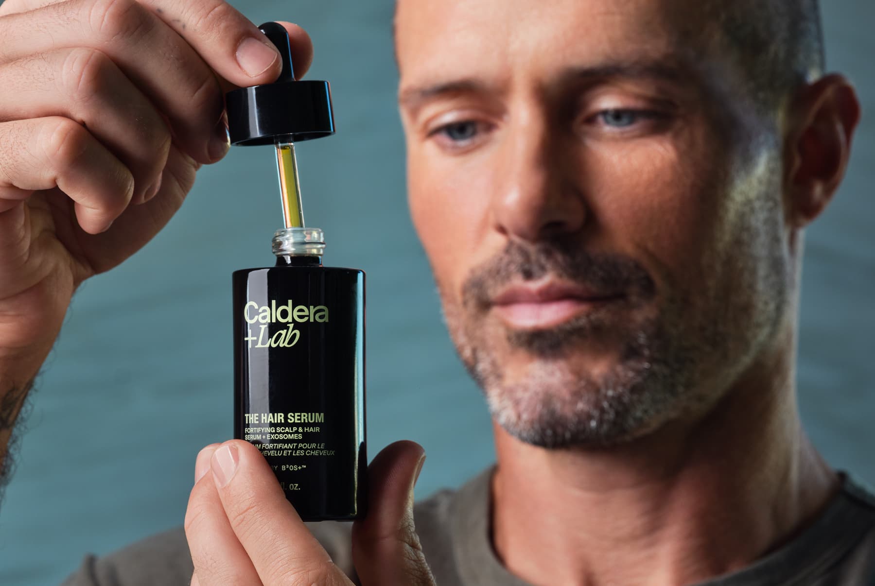 A man opening The Hair Serum