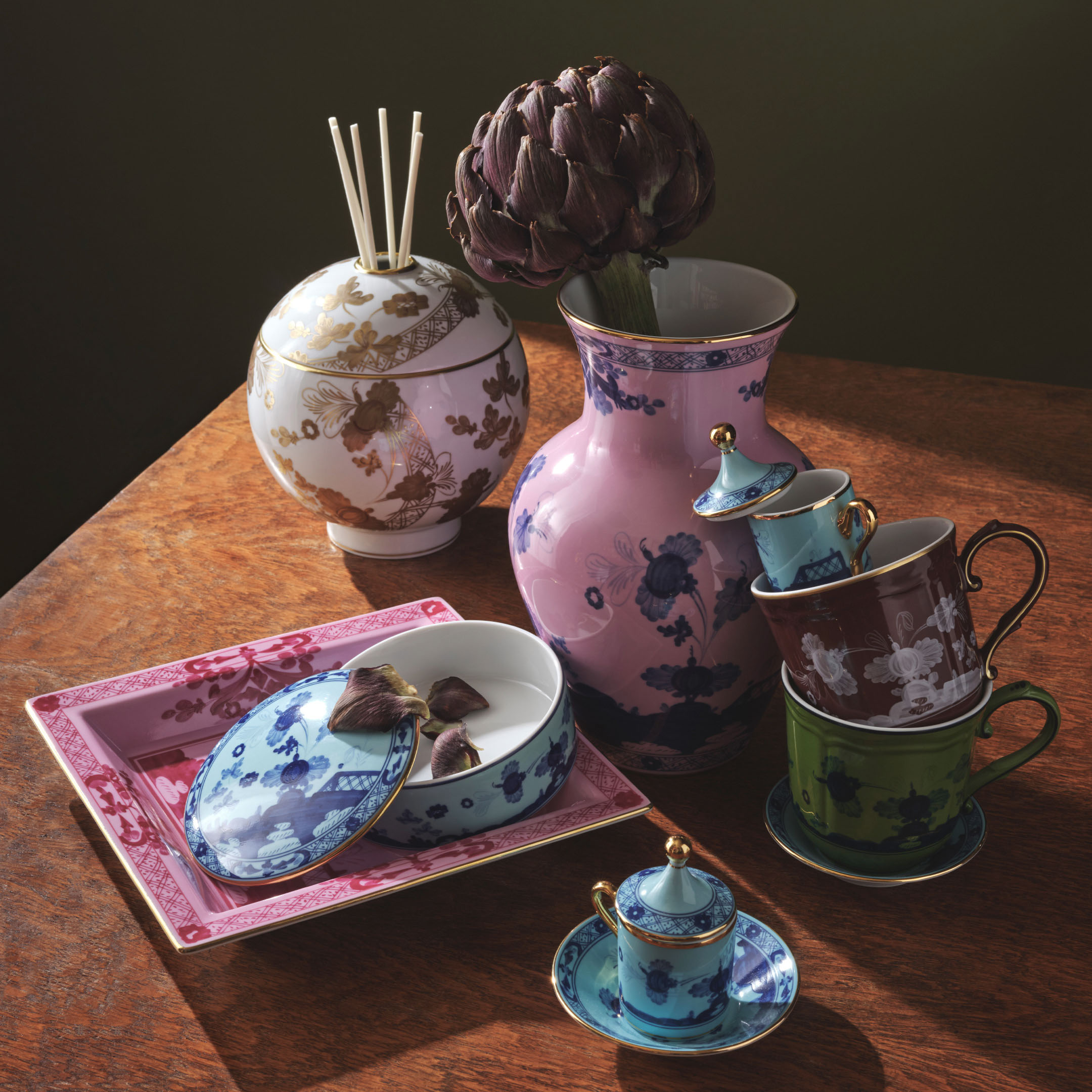 Give Ginori 1735 porcelain creations.