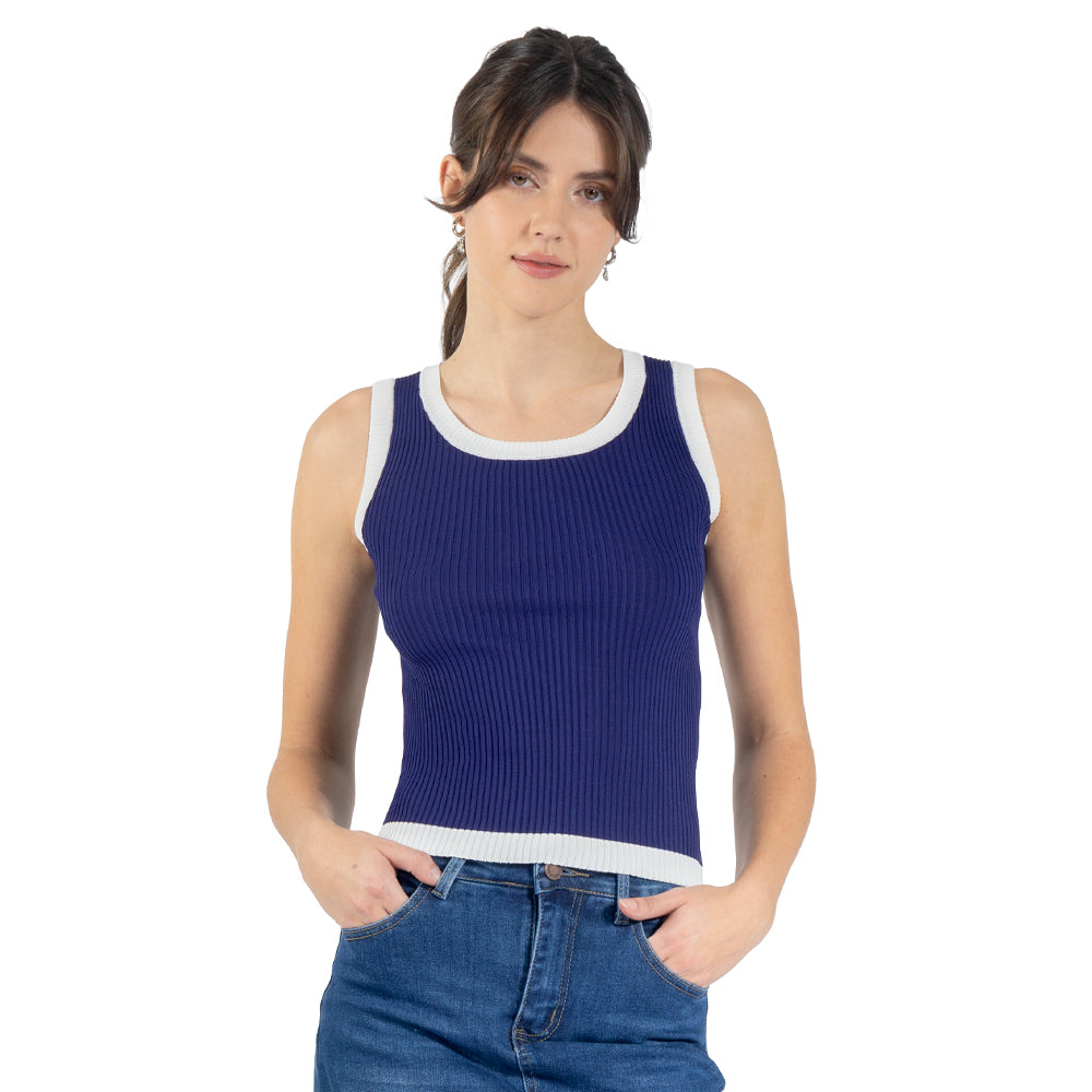 Playera sin mangas con contraste