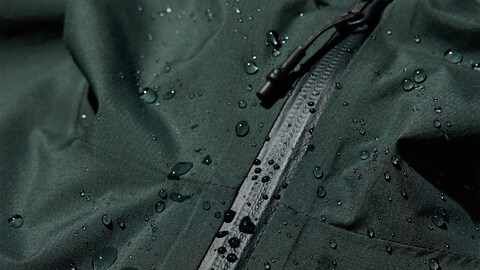 Uniqlo’s Soon-to-Be Viral Jacket Delivers Arc’teryx Vibes at Costco Prices