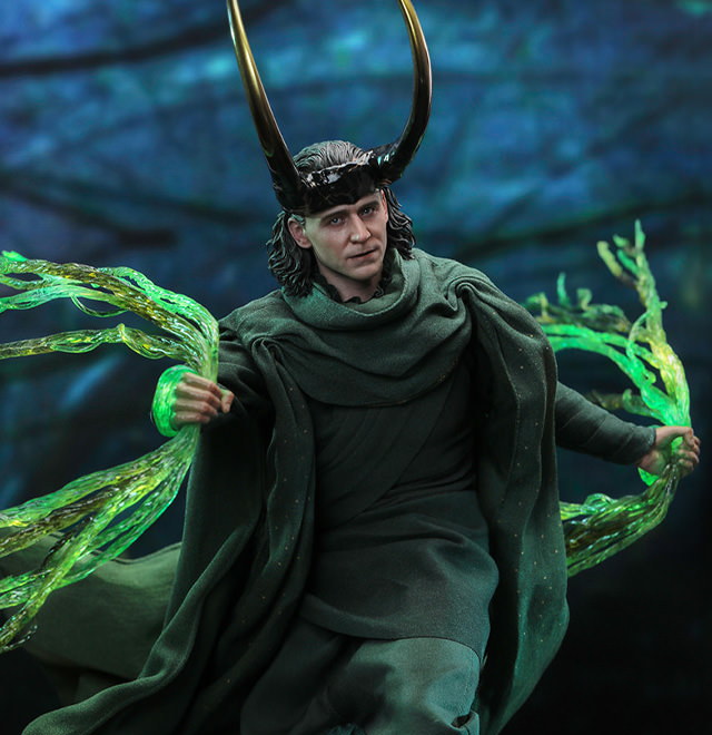 God Loki Sixth Scale Figure