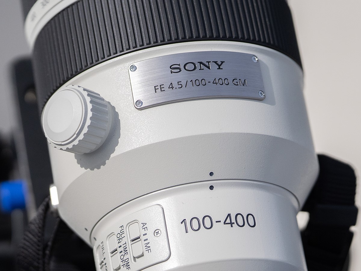 Sony's updated telephoto zoom is bigger, badder, faster