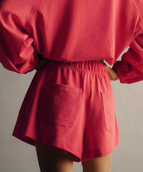 Seersucker WovenAir High-Rise Pleated Short 3.5"