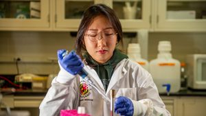 BioFIRE participant and doctoral candidate Jinyi (Cornelia) Zhu works in the lab