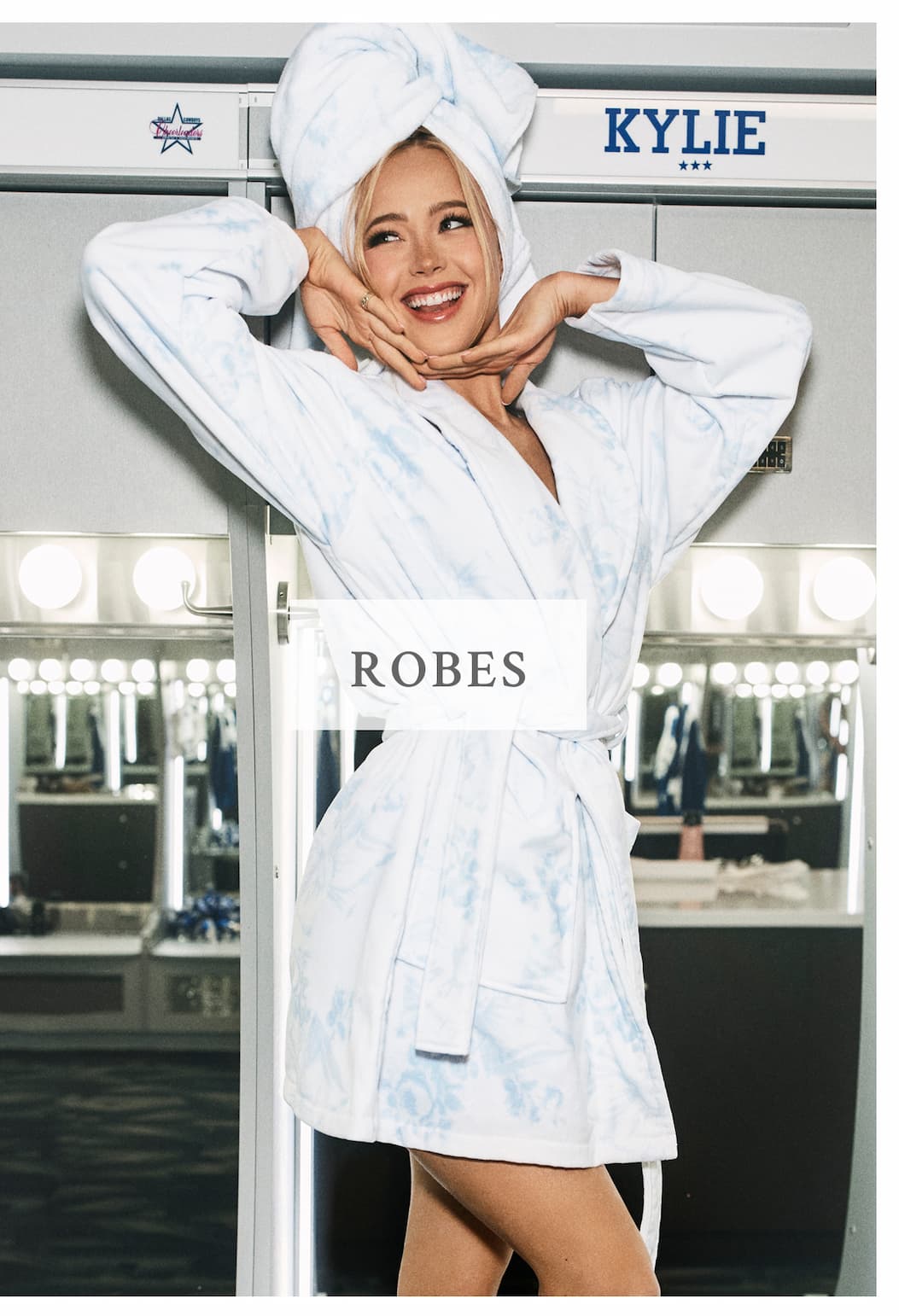 <ROBES>