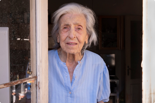 Image of Meals on Wheels client standing by door.