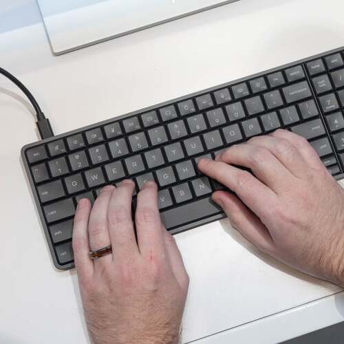 I Spent a Week With HP's EliteBoard G1a, a Desktop PC Stuffed Into a Keyboard