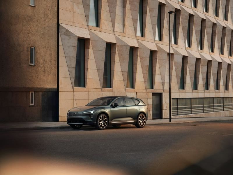 A car parked on the side of a road

AI-generated content may be incorrect.