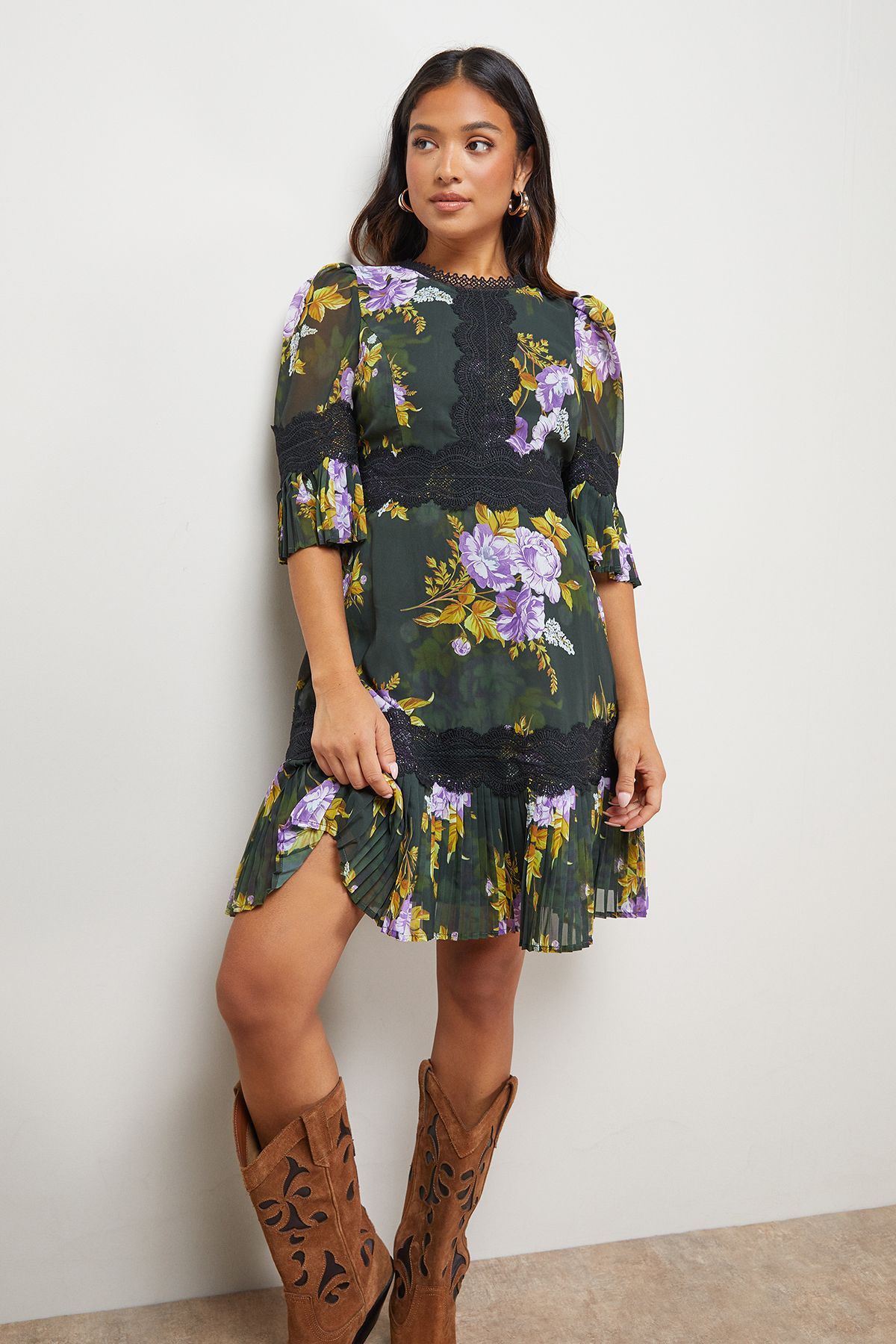 Petite Printed Lace Trim Pleated Mini Dress