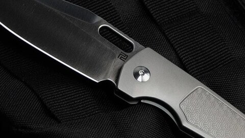 This Marvelously Minimalist MagnaCut EDC Knife Is a Burgeoning Brand’s Biggest Flex Yet