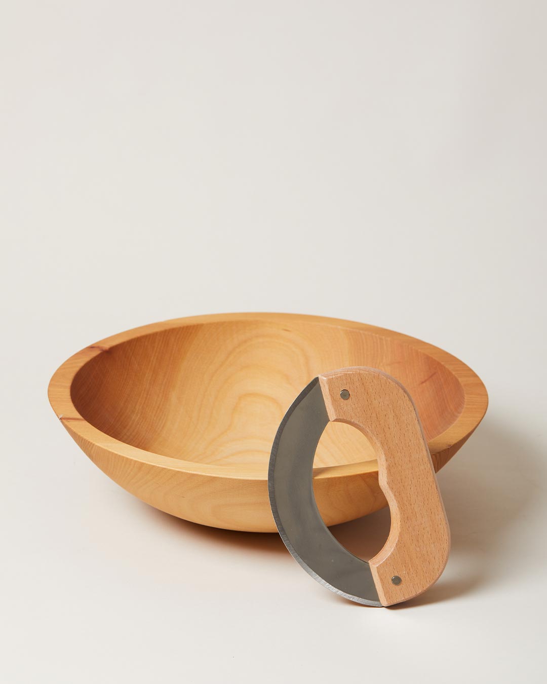 The handcrafted Chopping Bowl with Mezzaluna