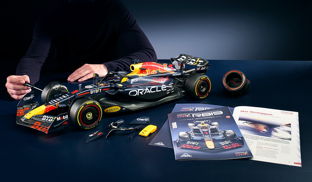 DeAgostini 1:8 RB19 Model