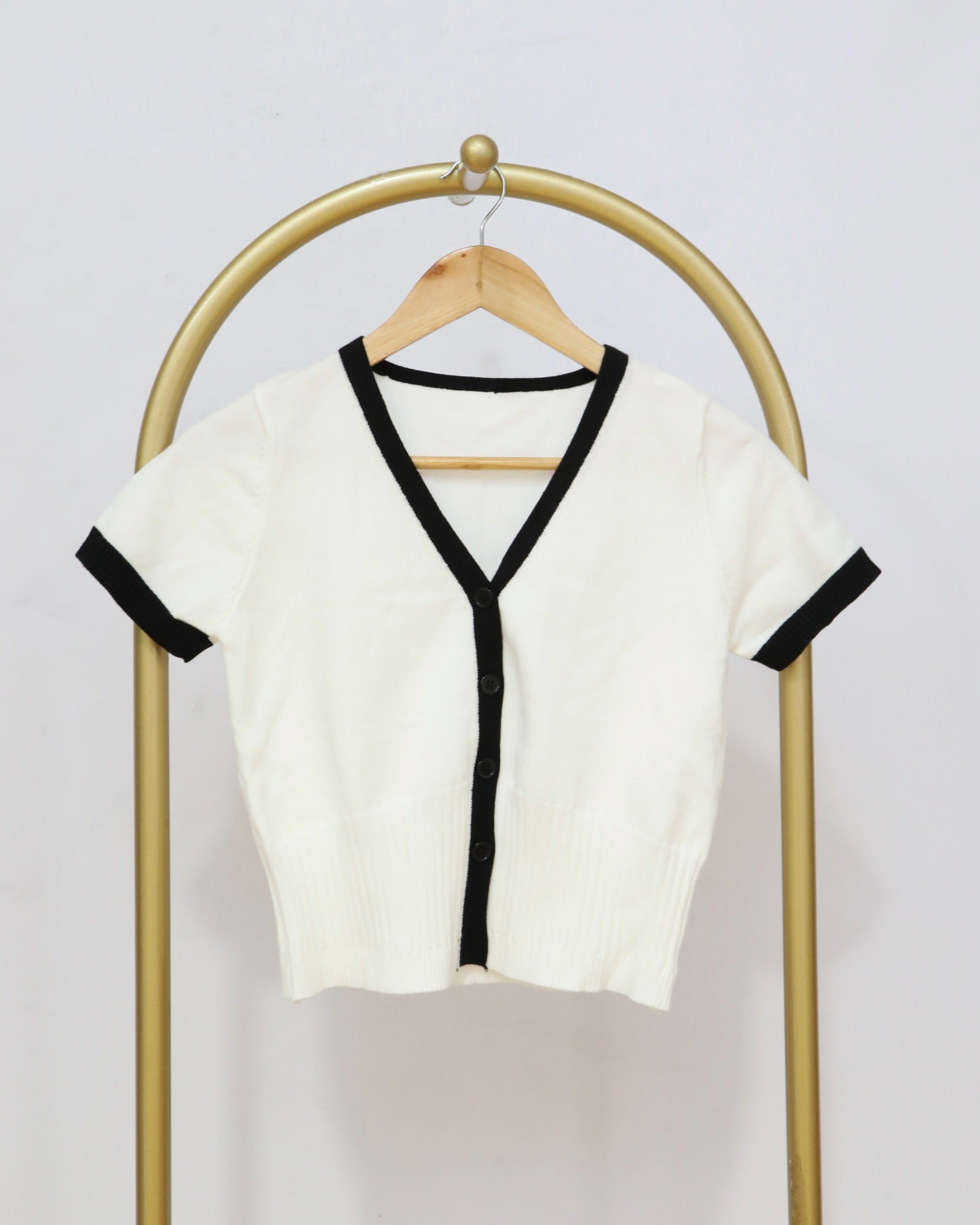 Image of Contrast Trim Short Sleeve Knit Cardigan - Cream & Black