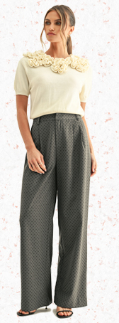 Short Sleeves Knit Top With Flower Detail