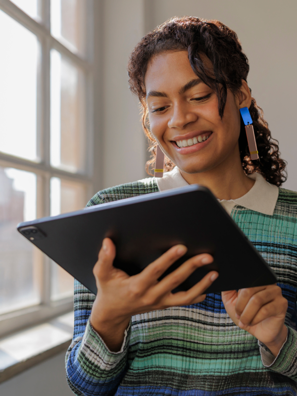 Photo-of-woman-on-tablet
