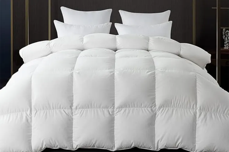 Amazon Shoppers Say This Under-$55 Plush Down Comforter Is ‘Better Than Hotel-Quality’ 