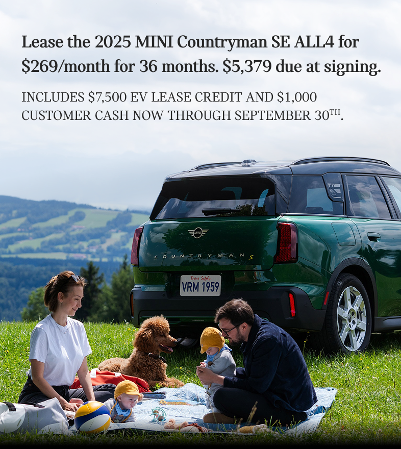 MINI Countryman  SE ALL4 on a hill