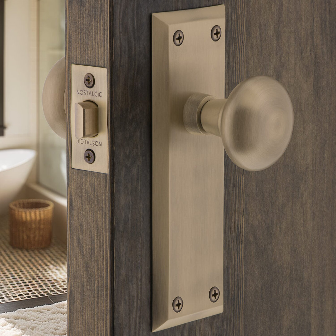 New York Plate with New York Door Knob