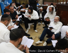 Jewish men pray in Meron on the eve of Tisha BíAv.